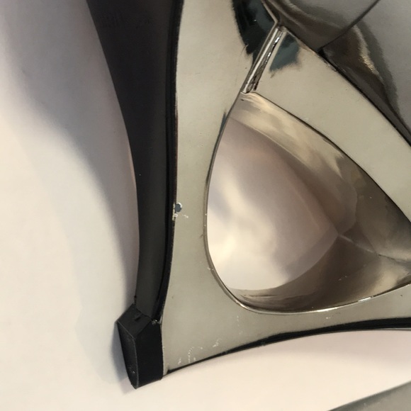 Guess by Marciano. Peep toe, cut out pump. Never worn. - Picture 7 of 7